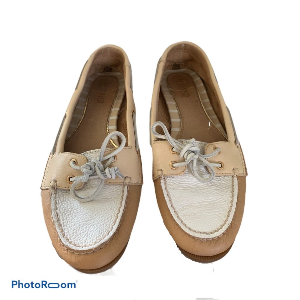 Tan/Cream Sperrys